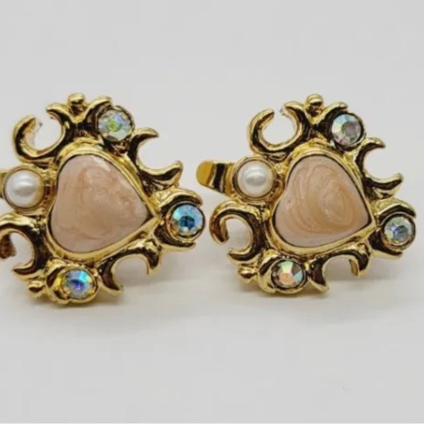 Trifari Earrings Clip Heart Gold Tone Clip Vintage Crystal Enamel 75 32$
